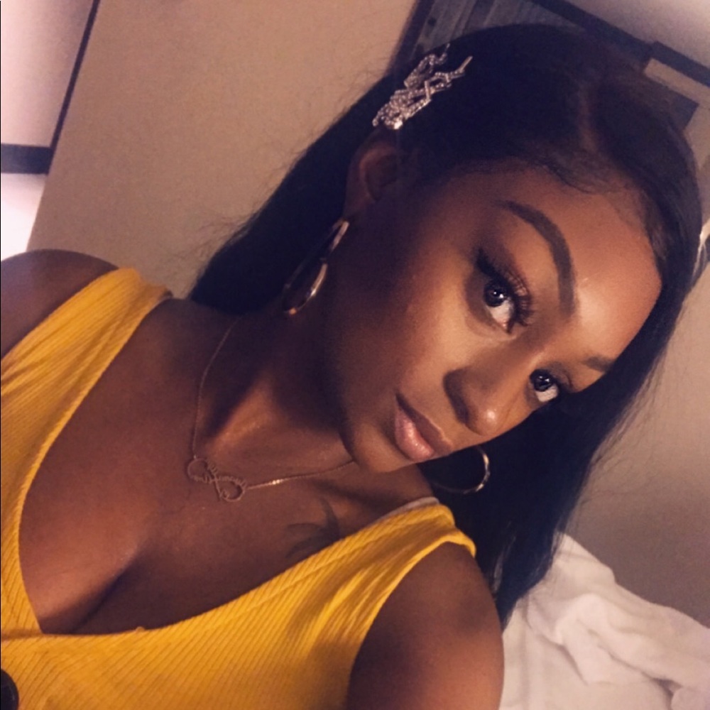 Meet your Posher, Ayana